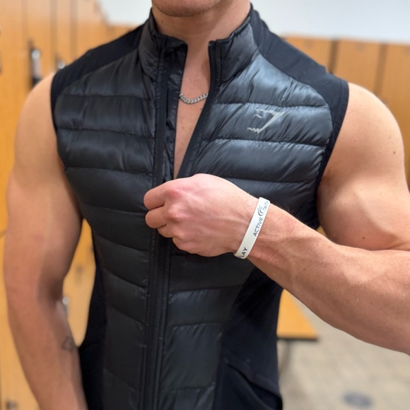 GYMSHARK MEN INSULTED VEST JACKET WARM COAT DOWN POLYESTER QUILTED SLEEVELESS S - Picture 16 of 16